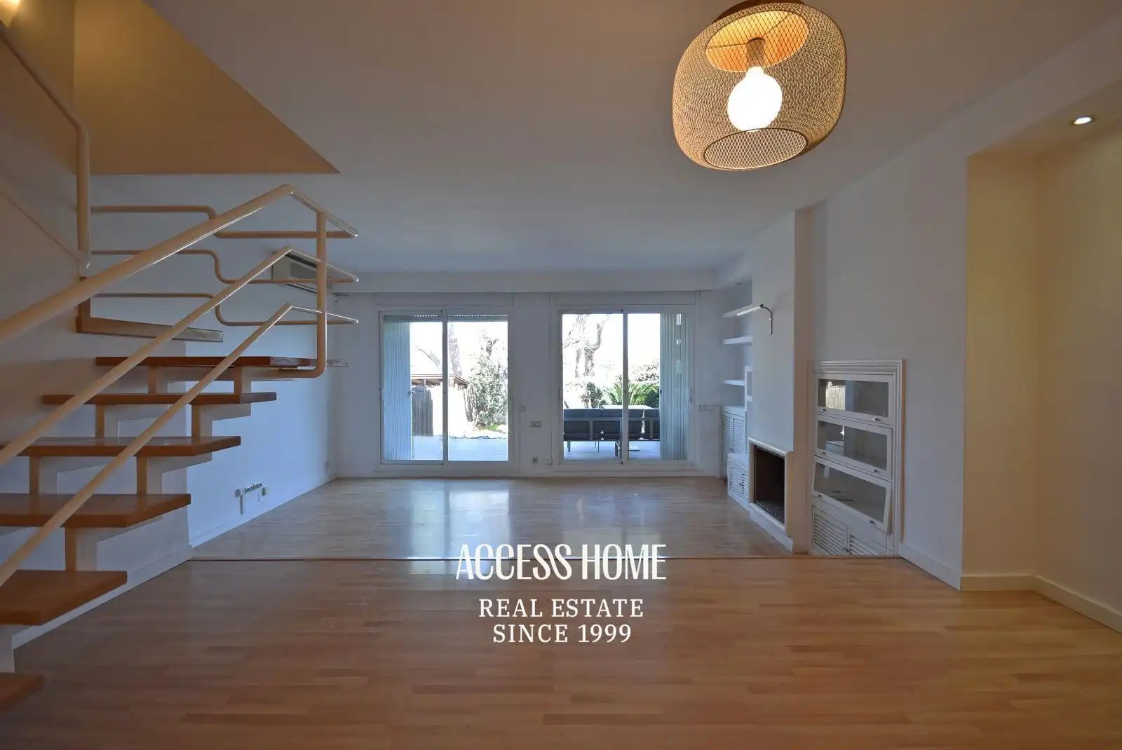 Außenansicht von Einfamilien-Reihenhaus zum Verkauf in Alella mit Klimaanlage, Heizung und Parkett