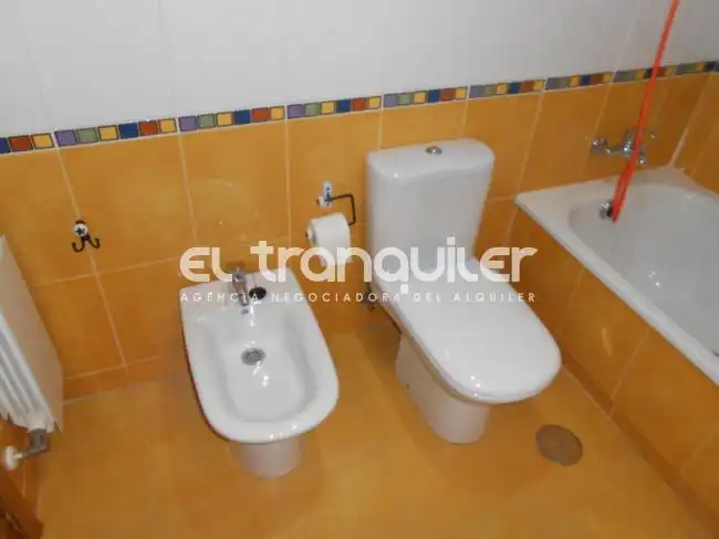 Badezimmer von Wohnung zur Miete in Madrid mit Klimaanlage, Terrasse und Möbliert