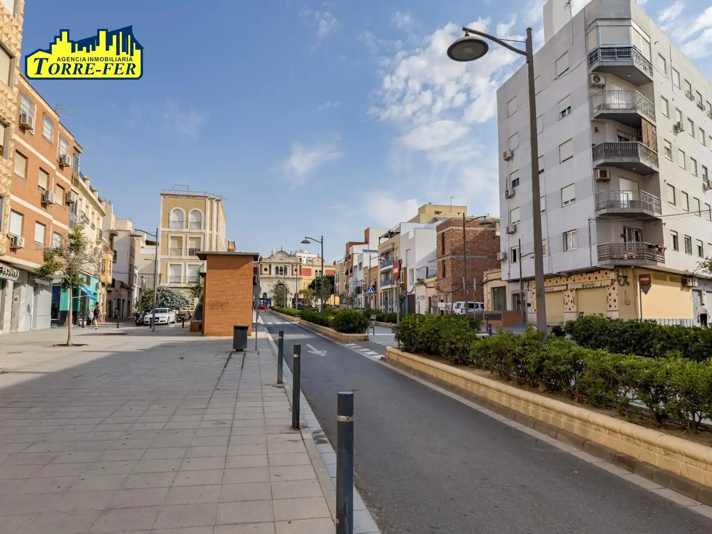 Vista exterior de Pis en venda en Almería
