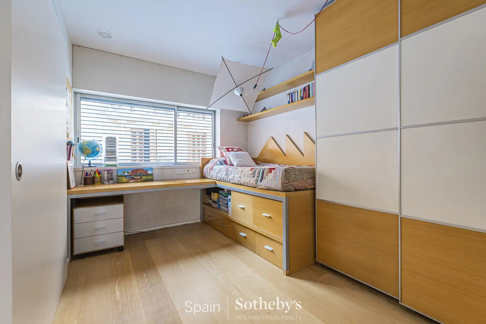 Dormitori de Casa o xalet en venda en Barcelona amb Aire condicionat, Jardí privat i Terrassa