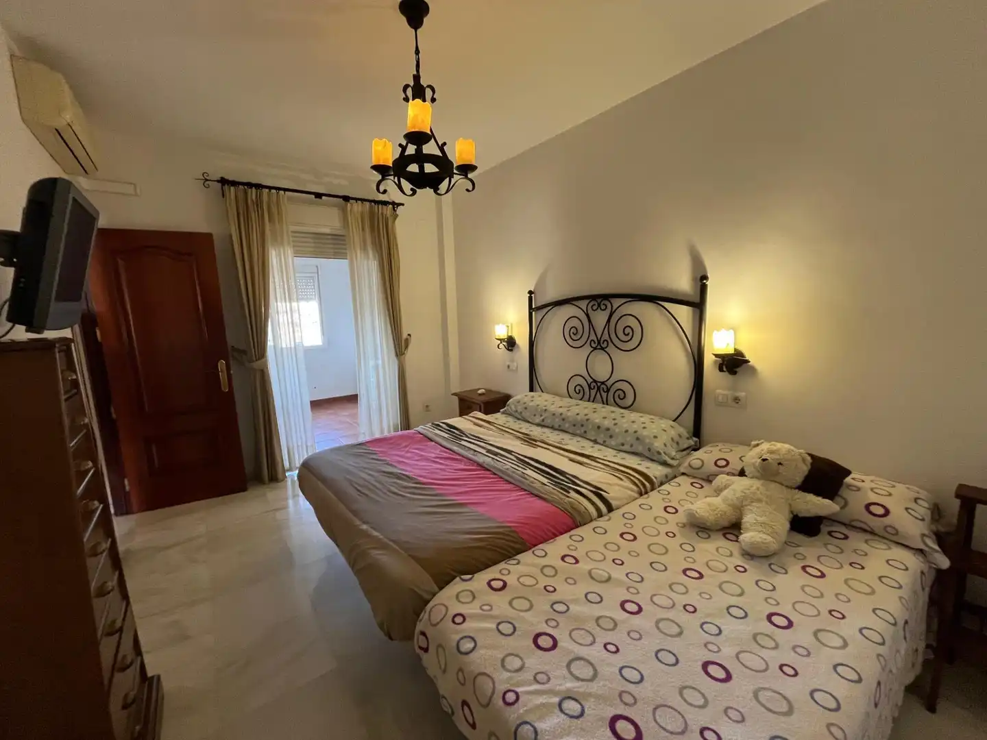 Dormitori de Casa adosada en venda en Huévar del Aljarafe amb Terrassa i Balcó