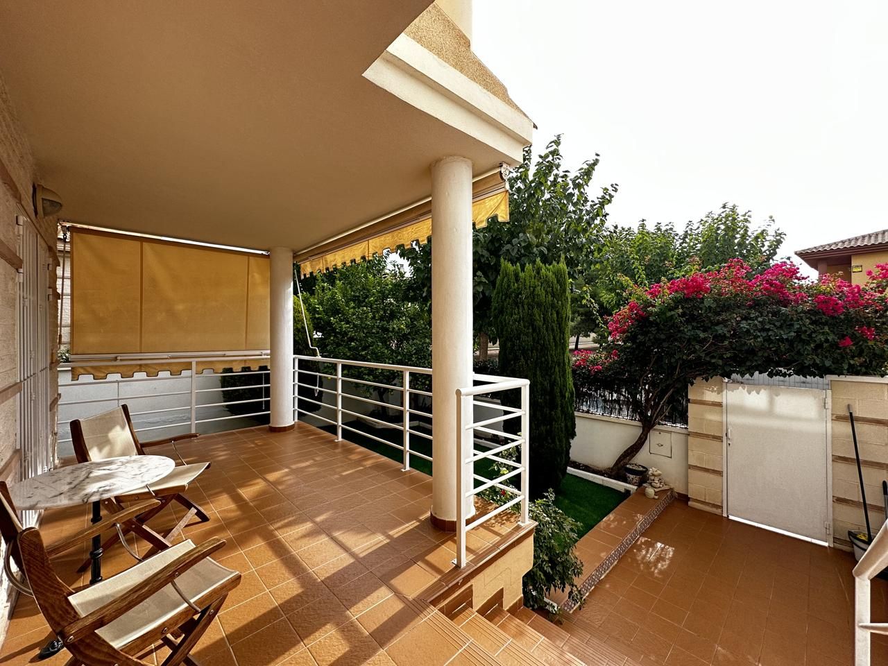 Terrassa de Casa o xalet en venda en Elda amb Aire condicionat, Jardí privat i Terrassa