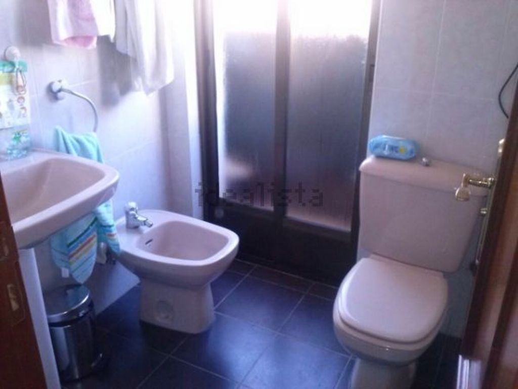 Bathroom of Flat for sale in Salamanca Capital  with Heating and Balcony