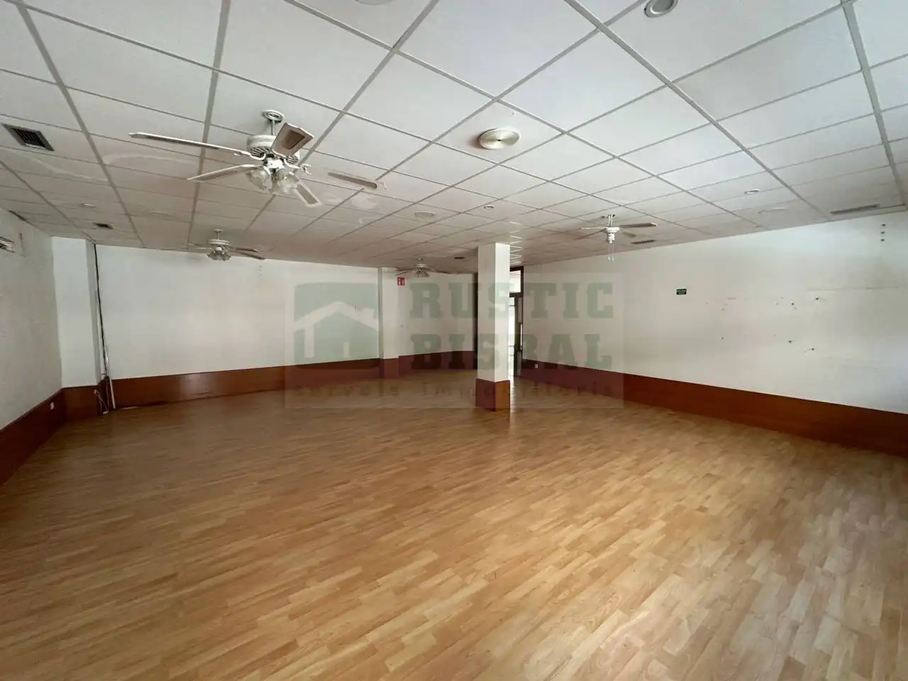 Local comercial de lloguer a La Bisbal d'Empordà, imagen 2