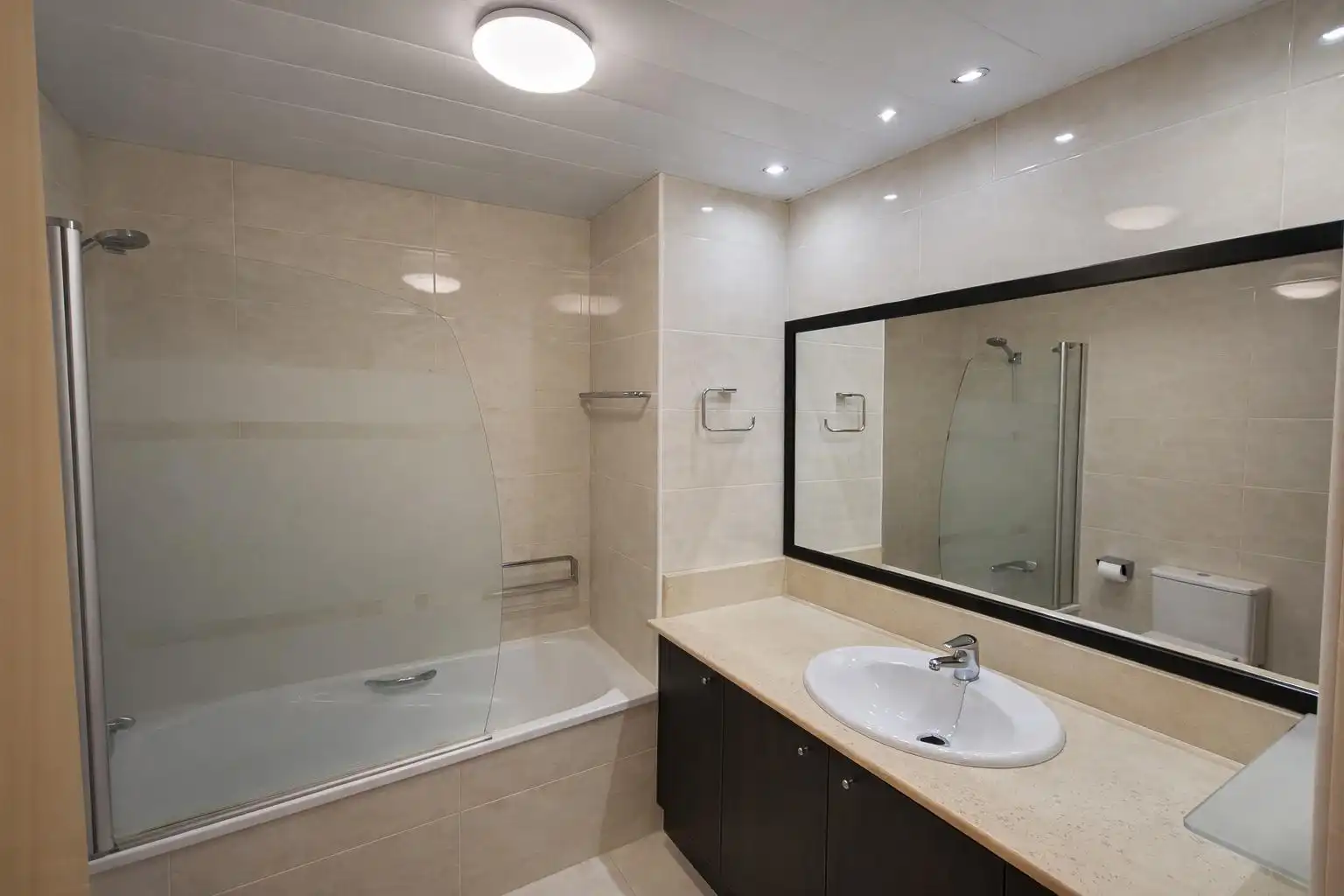 Baño de Piso en venta en Salou con Aire acondicionado, Calefacción y Jardín privado