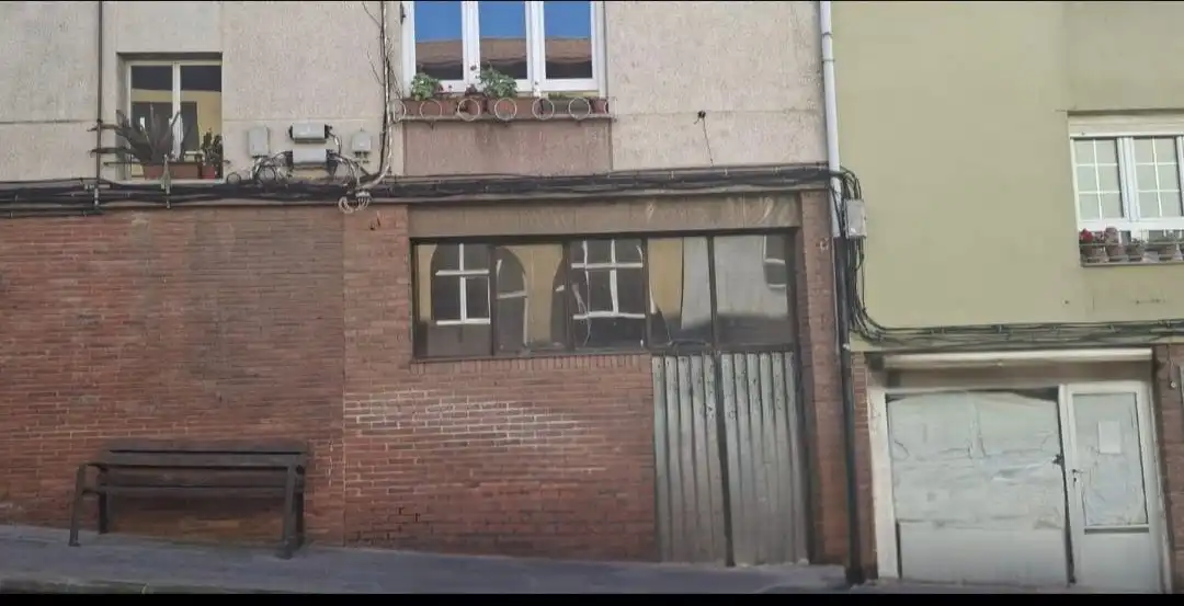 Business premises for sale in Calle Tomas Bretón