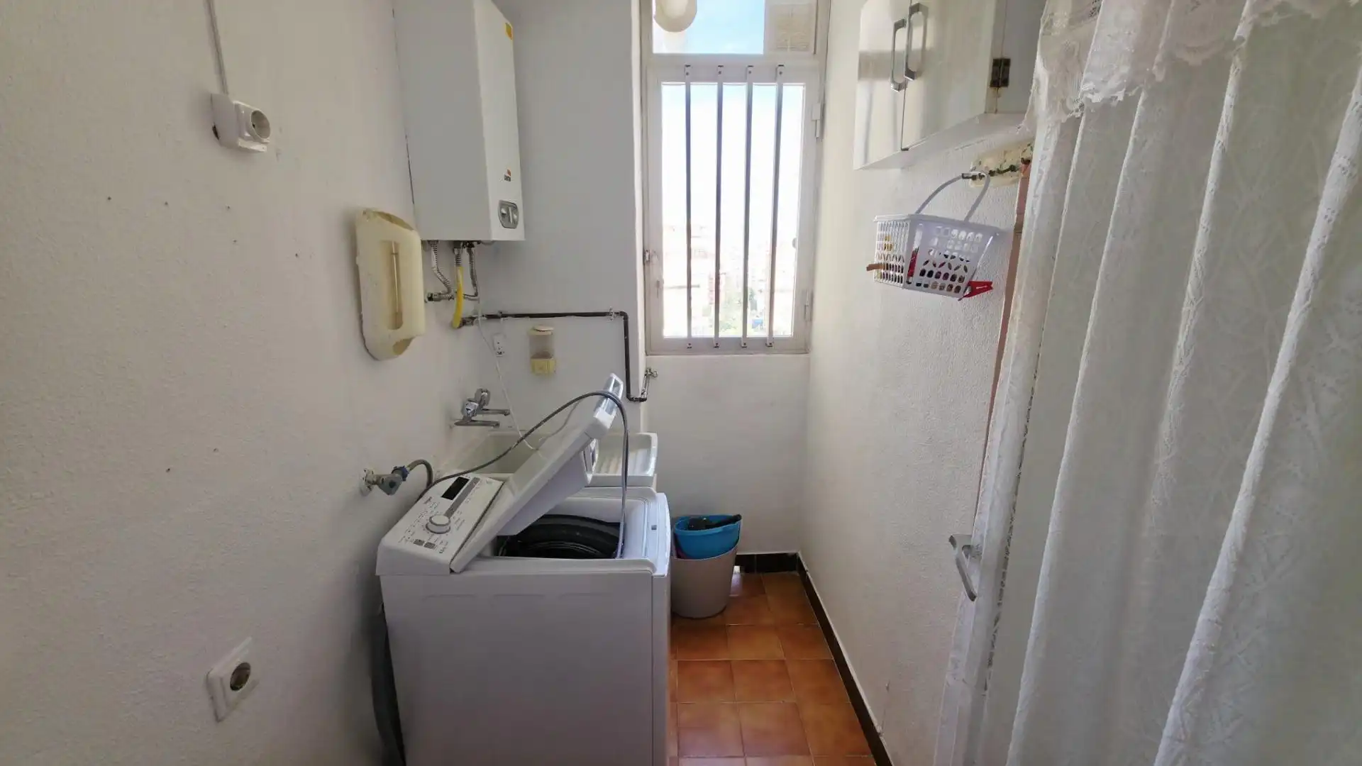 Cuina de Pis en venda en Alicante / Alacant amb Jardí privat, Terrassa i Moblat