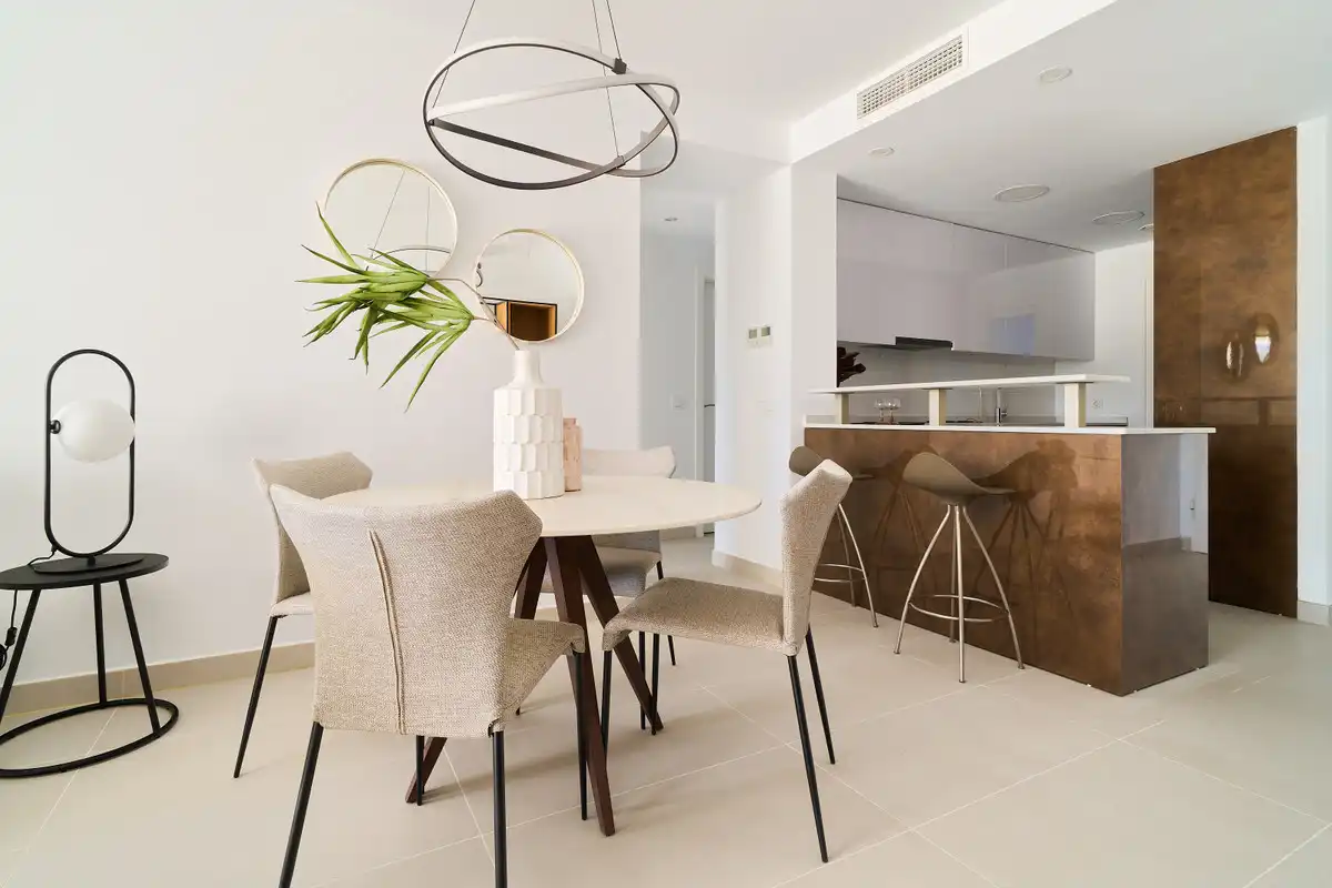 Menjador de Planta baixa en venda en Estepona amb Aire condicionat, Jardí privat i Terrassa