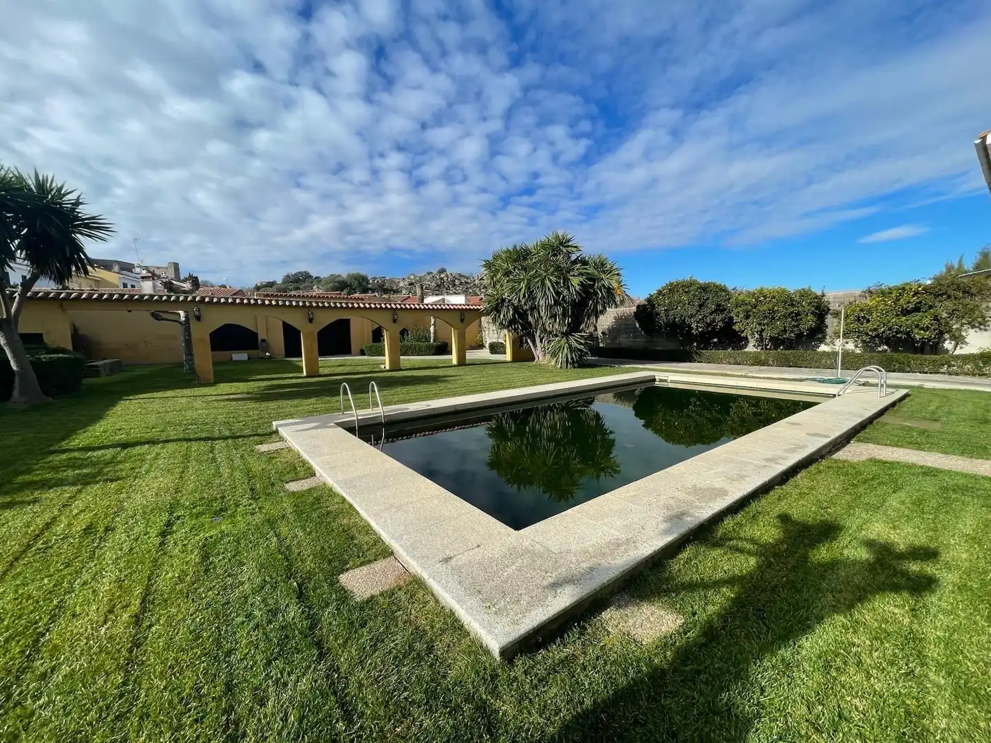 Swimming pool of Houses for sale in Trujillo  with Air Conditioner, Heating and Storage room