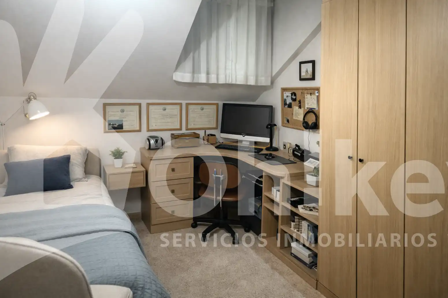 Habitación de Ático en venta en Madrid con Terraza y Balcón