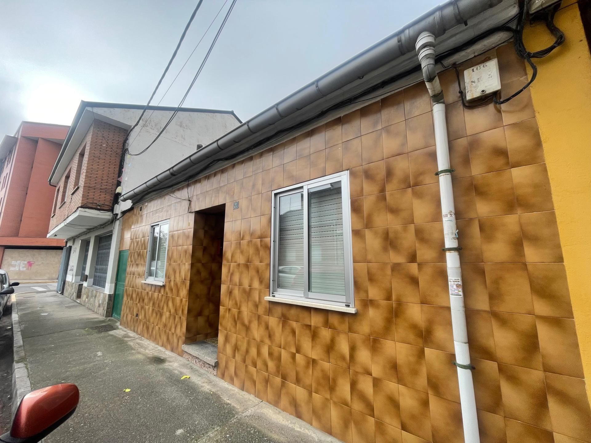 Exterior view of Single-family semi-detached for sale in Ponferrada  with Heating and Terrace