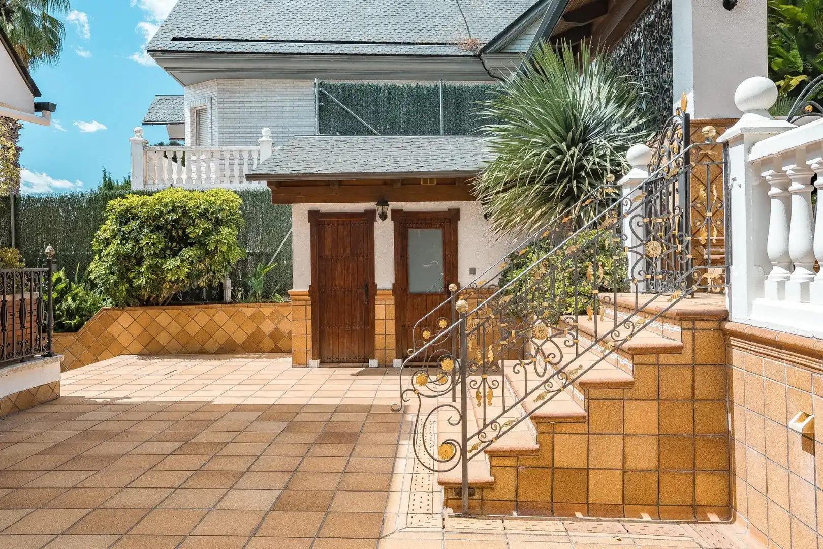 Vista exterior de Casa o xalet en venda en Pallejà amb Calefacció, Jardí privat i Terrassa