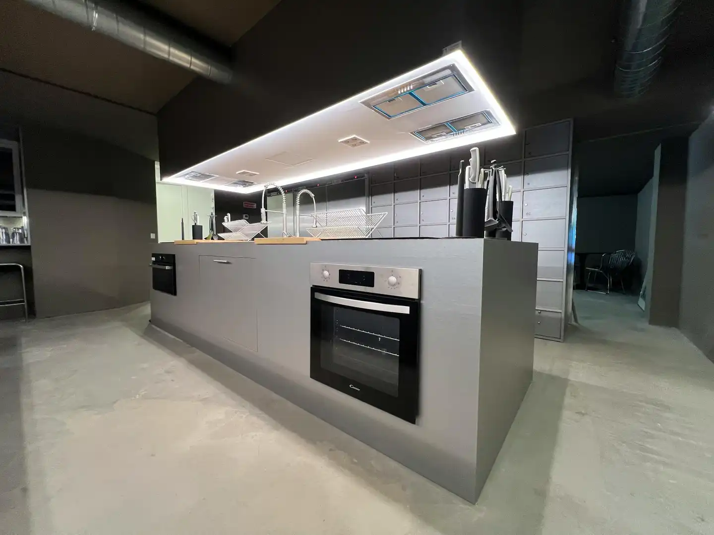 Cocina de Piso para compartir en Madrid con Aire acondicionado, Calefacción y Jardín privado