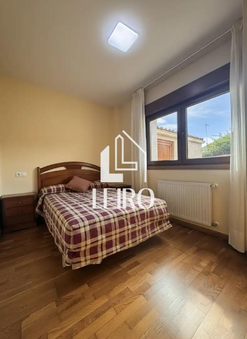 Habitación de Casa o chalet en venta en Vilagarcía de Arousa con Calefacción, Terraza y Trastero