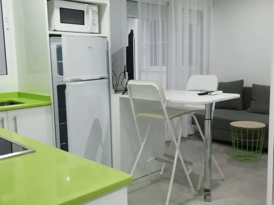 Cuina de Estudi de lloguer en Alicante / Alacant amb Aire condicionat, Moblat i Forn