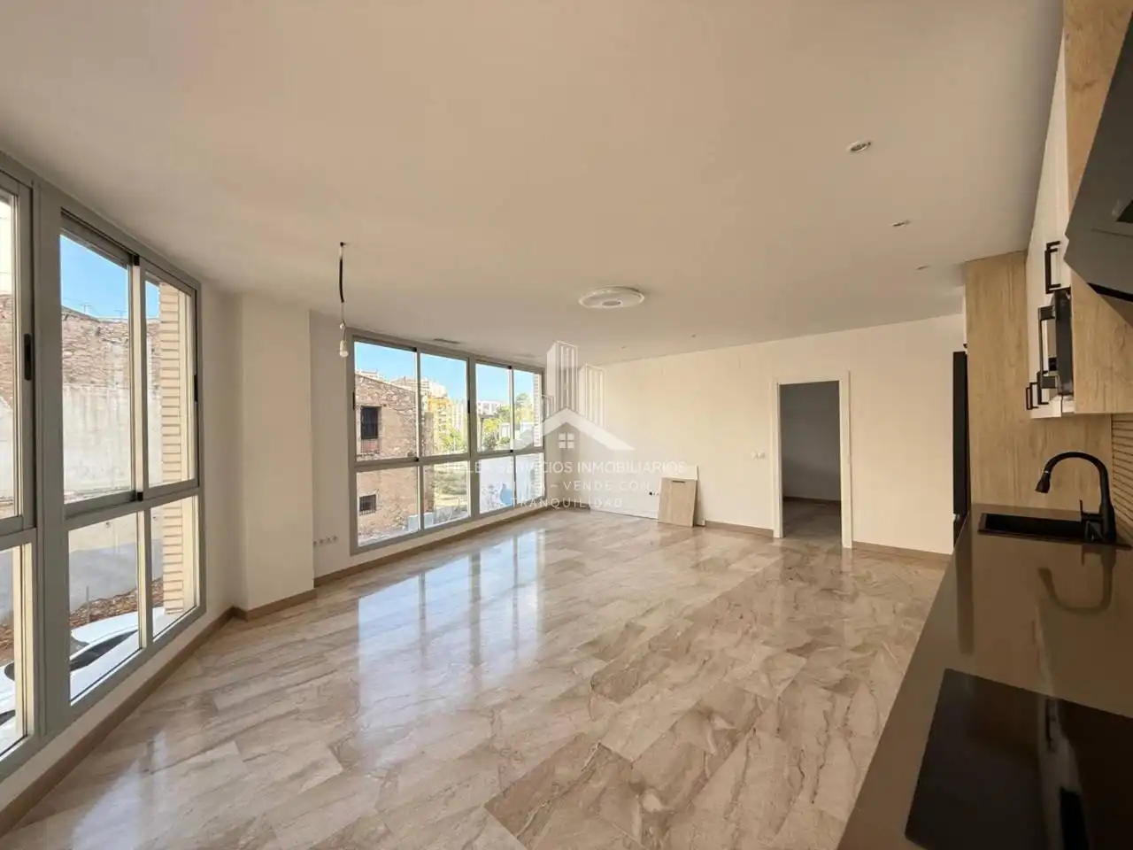 Sala de estar de Piso en venta en Castellón de la Plana / Castelló de la Plana con Aire acondicionado, Calefacción y Alarma