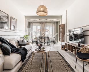 Sala d'estar de Apartament de lloguer en  Madrid Capital amb Aire condicionat, Moblat i Forn