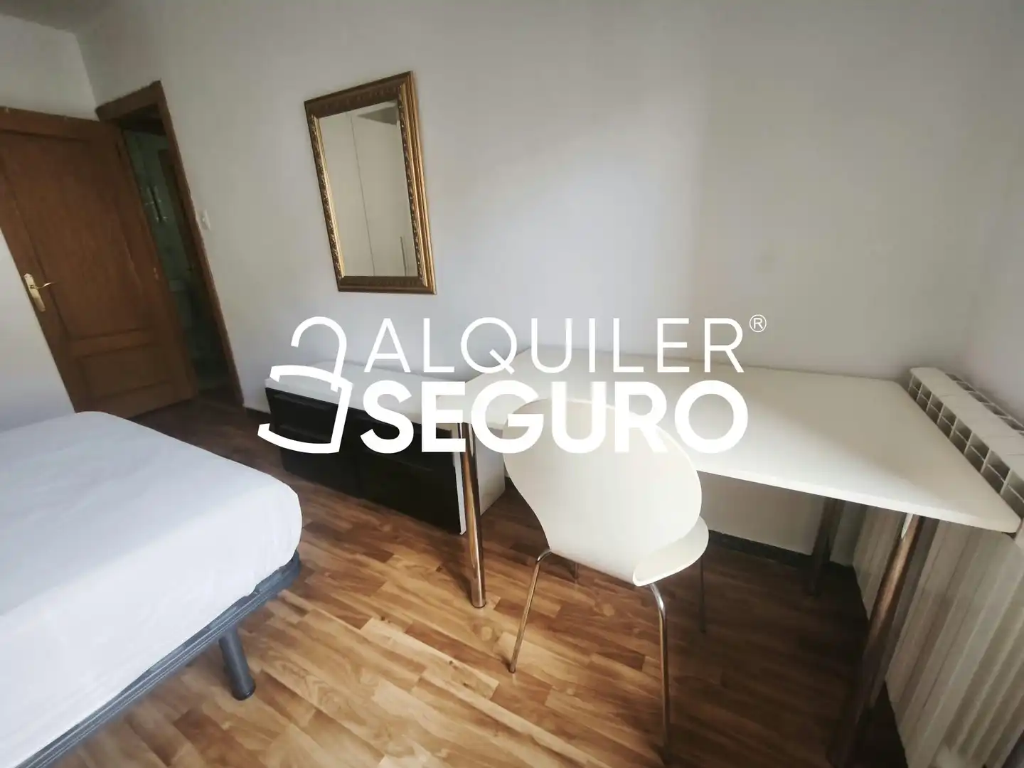 Schlafzimmer von Wohnung zur Miete in Zaragoza mit Heizung, Terrasse und Möbliert