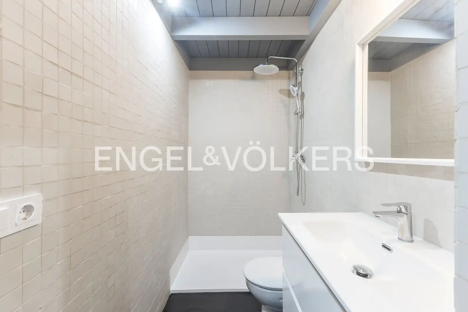Bathroom of Flat for sale in Barcelona  with Heating