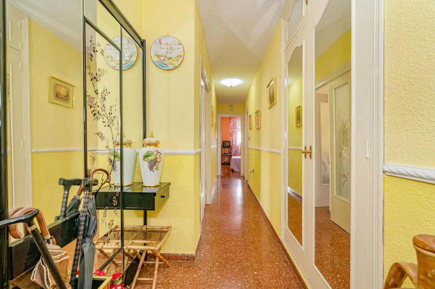 Flat for sale in Granada  with Air Conditioner