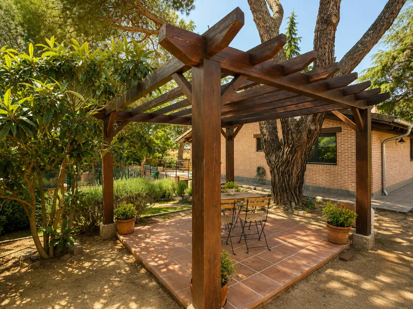 Terrassa de Casa o xalet en venda en Hoyo de Manzanares amb Jardí privat, Piscina i Moblat