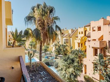 Appartement compact avec piscine à vendre à Chullera