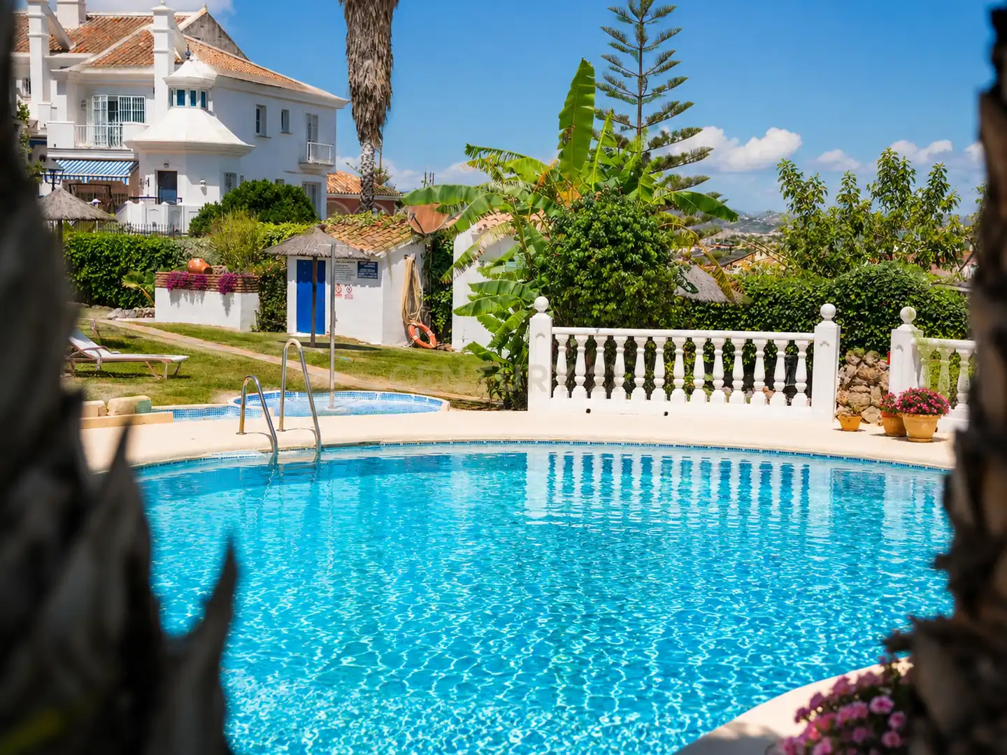 Piscina de Casa o xalet en venda en Alhaurín de la Torre amb Aire condicionat, Jardí privat i Traster