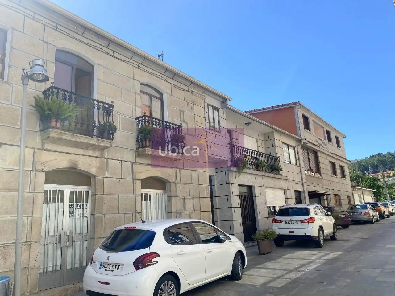 Vista exterior de Casa adosada en venta en Arbo con Calefacción y Balcón