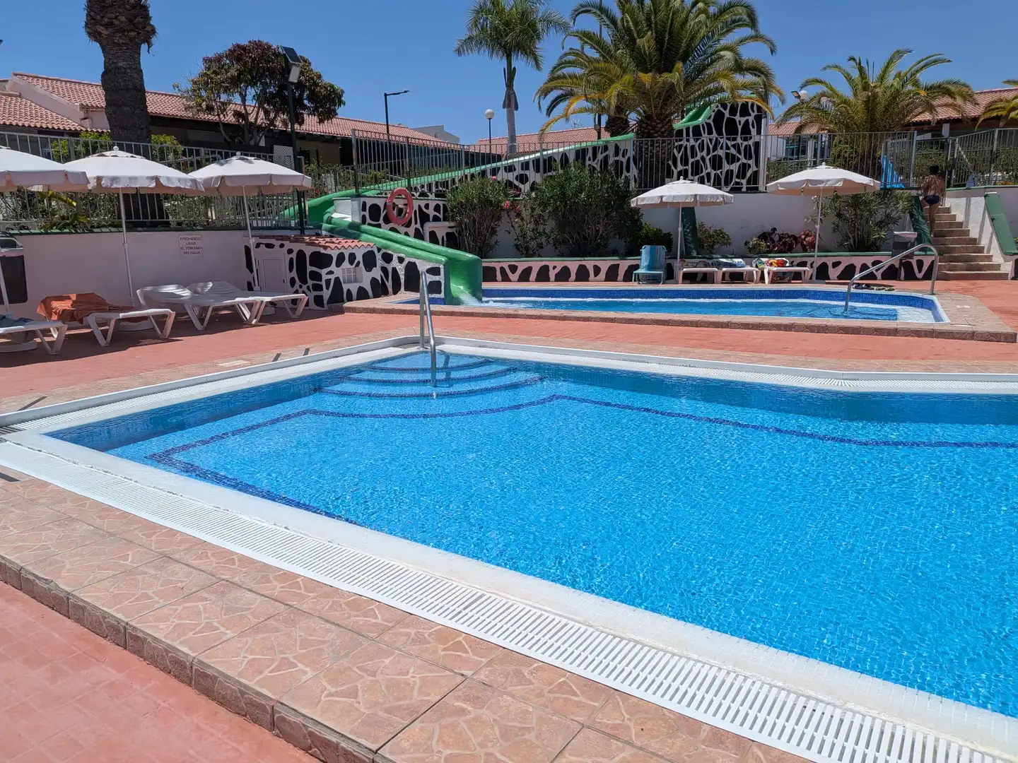 Schwimmbecken von Lagerraum zum Verkauf in San Bartolomé de Tirajana