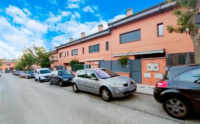 Exterior view of Single-family semi-detached for sale in Valdemoro  with Air Conditioner and Terrace