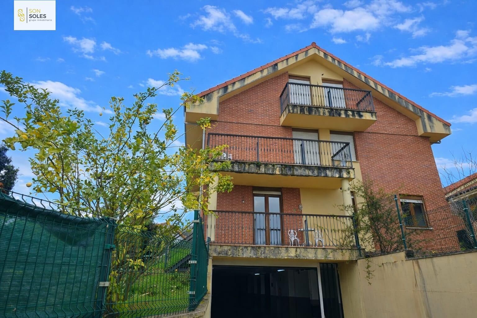 Vista exterior de Dúplex en venta en Reocín con Calefacción, Parquet y Terraza