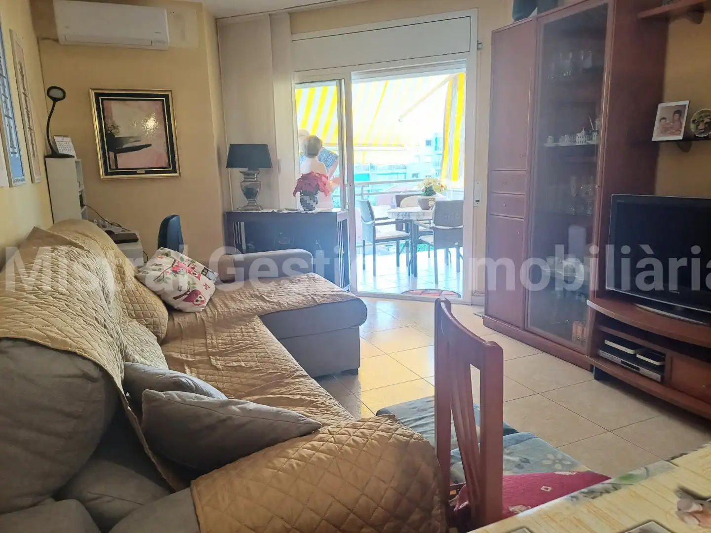 Wohnzimmer von Dachboden zum Verkauf in Calafell mit Klimaanlage, Terrasse und Möbliert