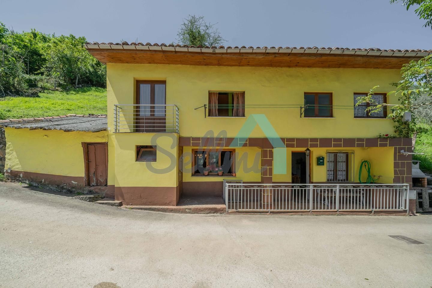 Vista exterior de Casa o xalet en venda en Piloña amb Jardí privat i Terrassa