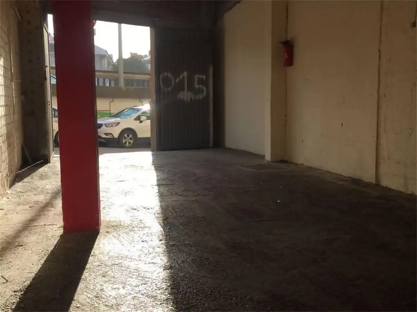 Parkplatz von Fabrikhallen zum Verkauf in Mijas