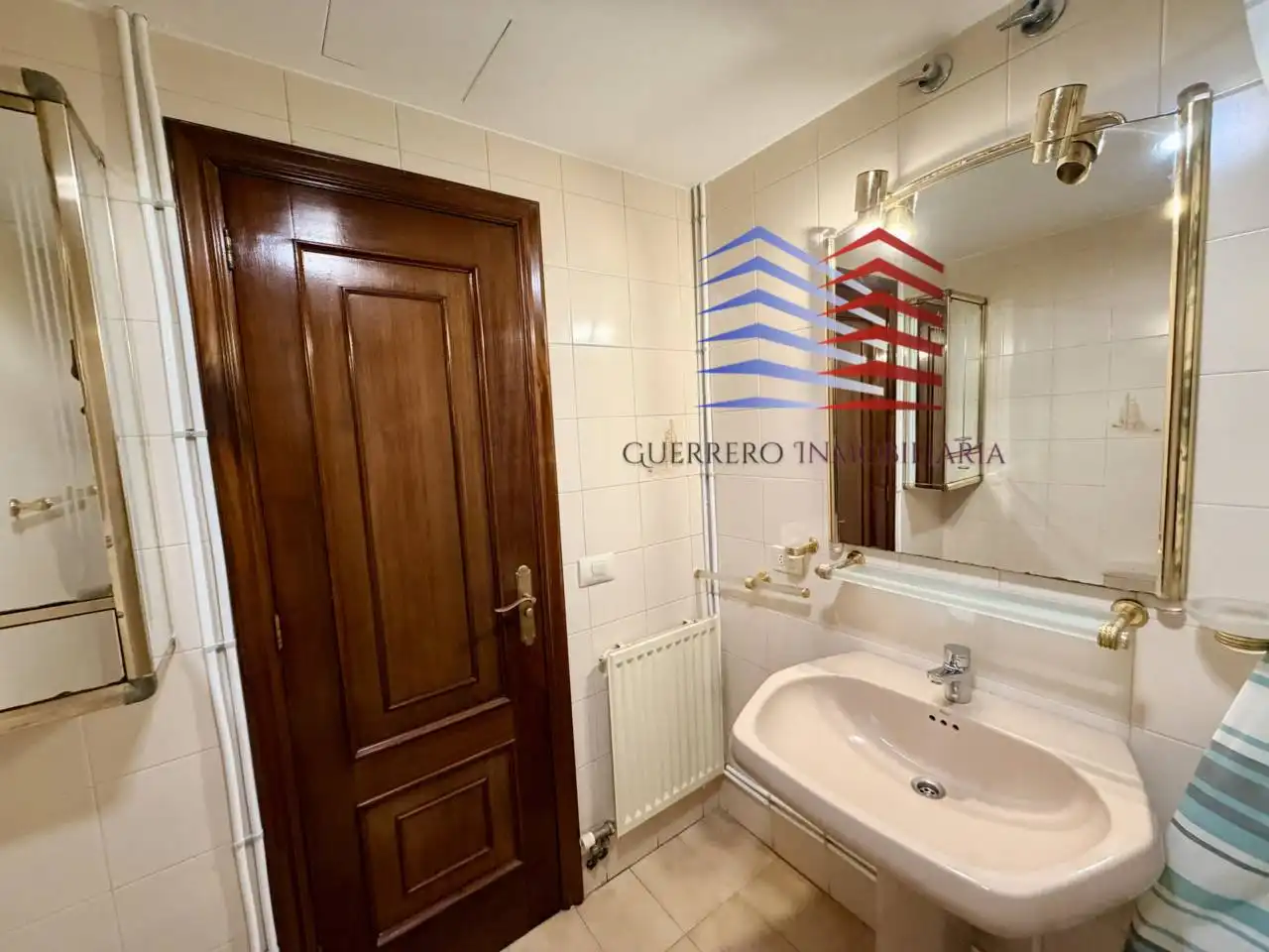 Baño de Piso de alquiler en Vigo  con Calefacción, Parquet y Terraza