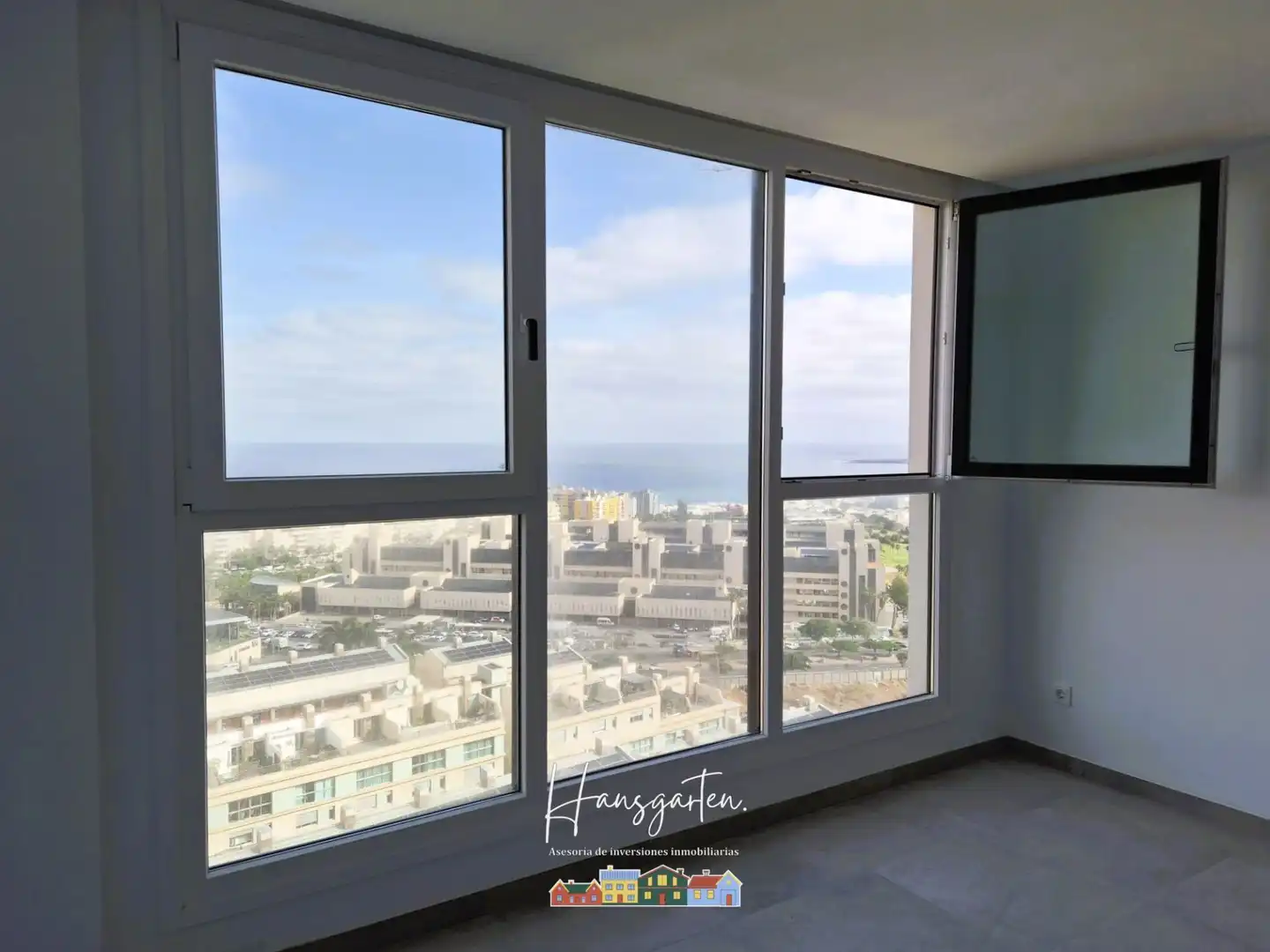 Vista exterior de Piso en venta en Las Palmas de Gran Canaria con Calefacción, Trastero y Piscina comunitaria