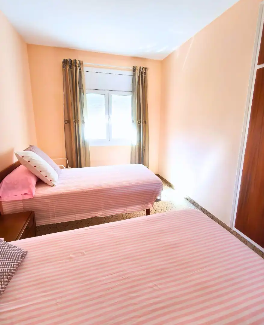 Habitación de Casa o chalet en venta en Vilanova i la Geltrú con Calefacción, Jardín privado y Terraza