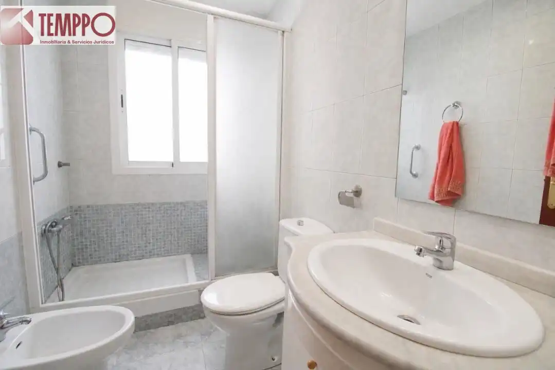 Bathroom of Flat for sale in El Vendrell  with Heating and Balcony