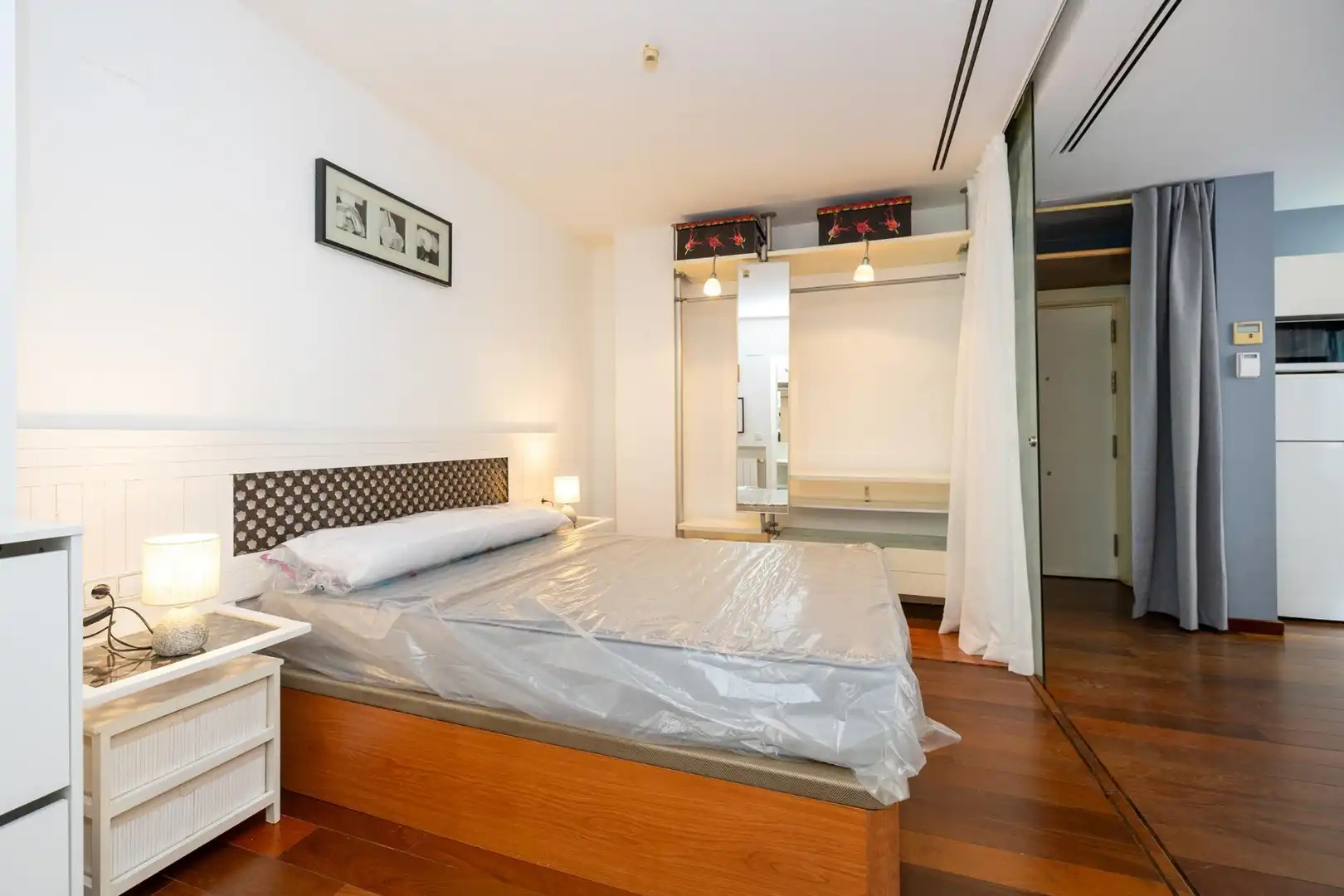 Dormitori de Apartament en venda en Granada amb Aire condicionat, Calefacció i Jardí privat