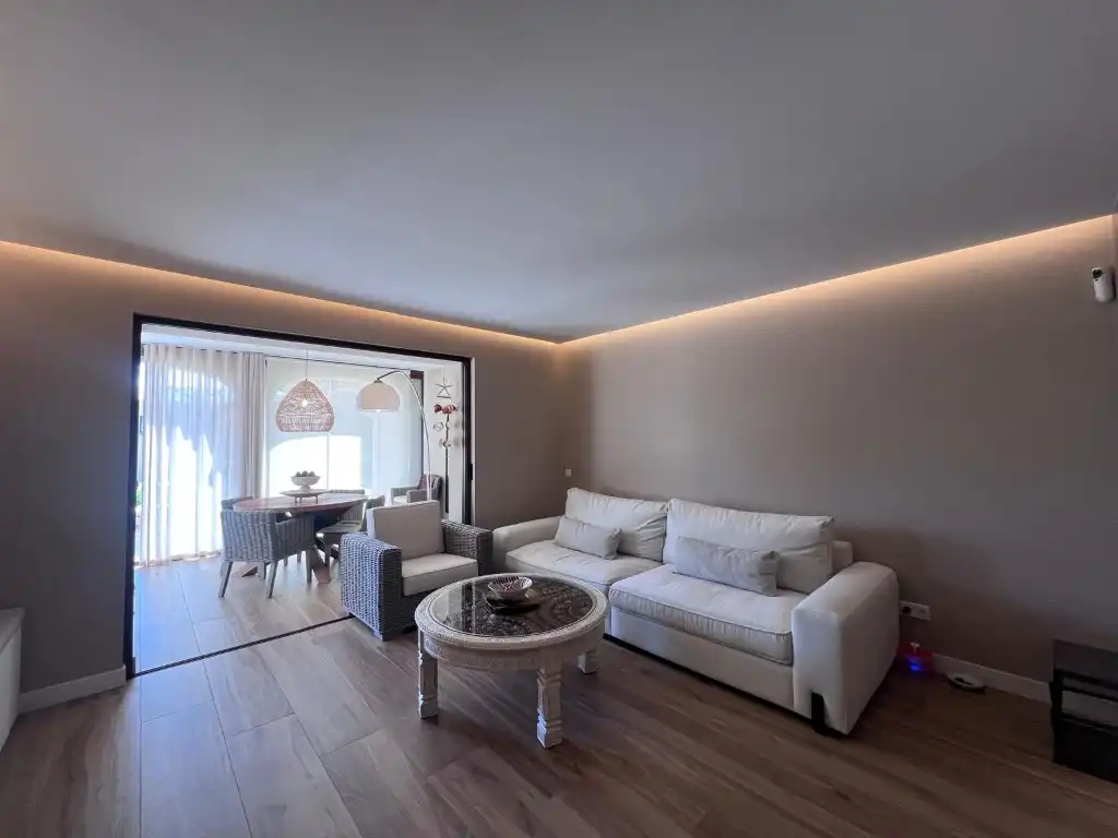Sala d'estar de Apartament de lloguer en Calvià amb Aire condicionat, Jardí privat i Terrassa