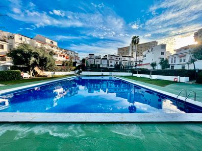 Piscina de Casa adosada en venda en Alicante / Alacant amb Aire condicionat, Terrassa i Balcó