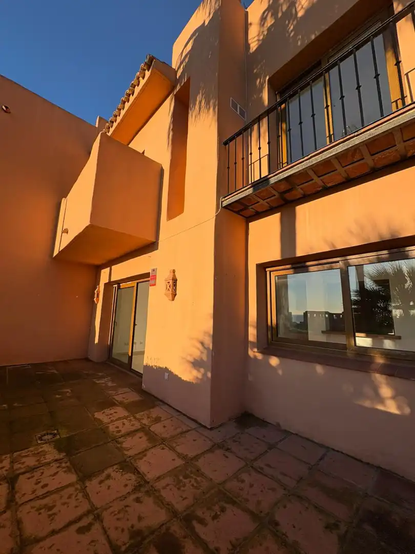 Vista exterior de Casa o xalet en venda en Mijas amb Calefacció, Jardí privat i Terrassa