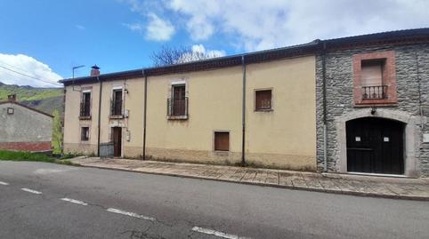 Foto 2 de Casa adosada en venda a Cármenes, León
