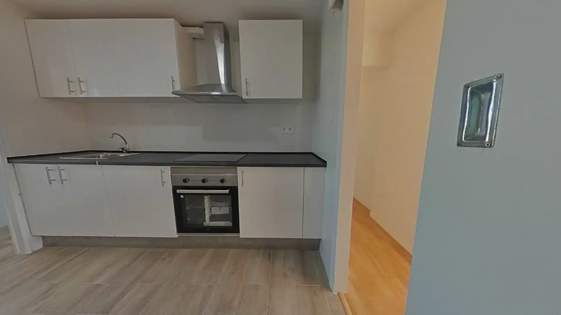 Cocina de Piso en venta en L'Hospitalet de Llobregat con Parquet