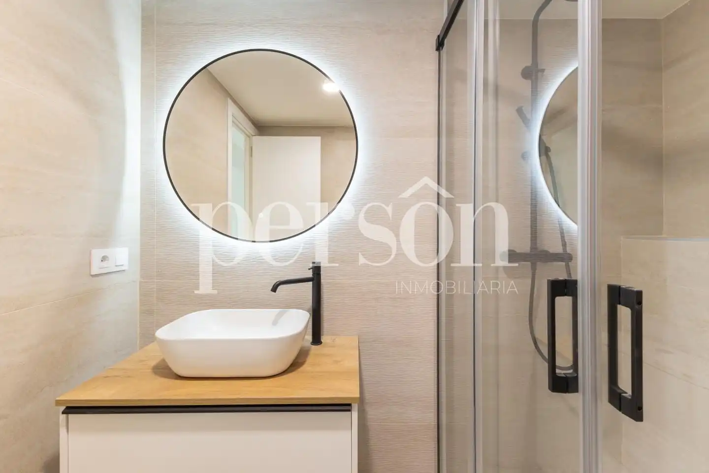 Baño de Piso en venta en Valencia con Aire acondicionado, Calefacción y Balcón