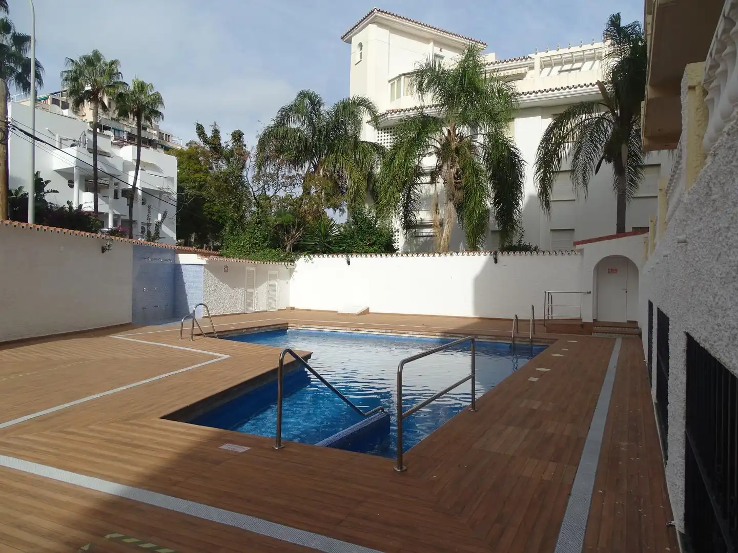 Vivienda con piscina en venta en La Carihuela - Los Nidos, imagen 2