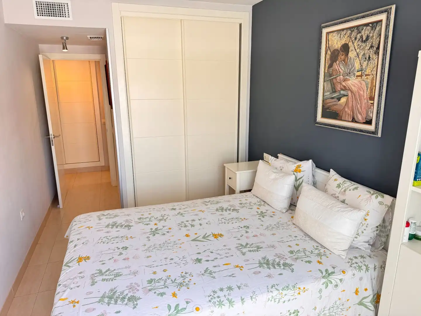 Dormitori de Apartament en venda en Roquetas de Mar amb Aire condicionat, Terrassa i Moblat