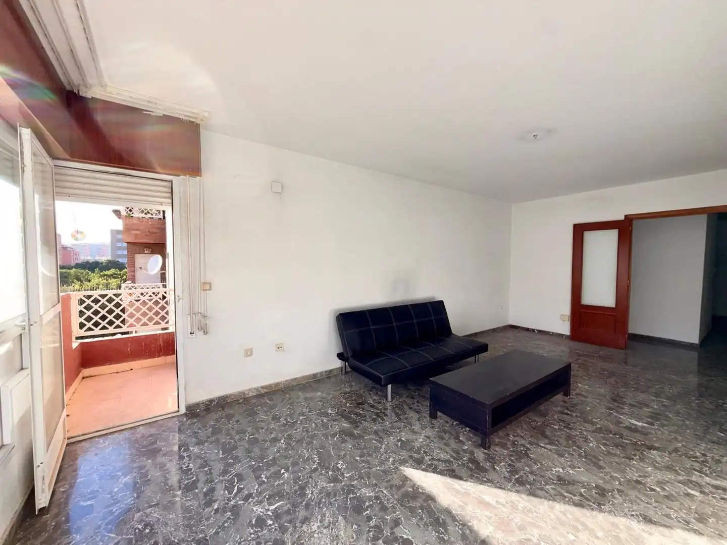 Sala d'estar de Pis en venda en Almería amb Balcó