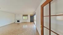 Living room of Planta baja for sale in Vilanova i la Geltrú  with Air Conditioner, Private garden and Terrace