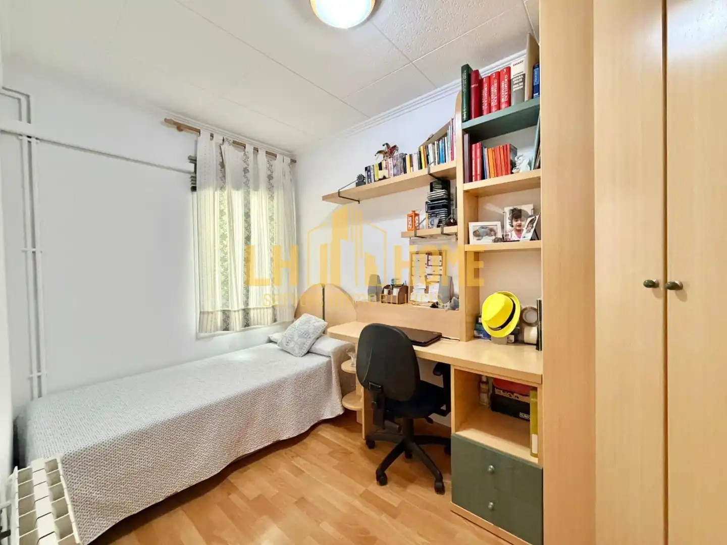 Schlafzimmer von Dachboden zum Verkauf in L'Hospitalet de Llobregat mit Klimaanlage, Heizung und Parkett